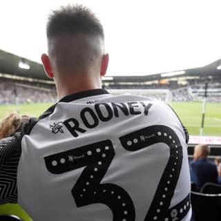 Rooney byter tröjnummer: Susanna Hållbus, London