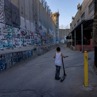 Børnene på Vestbredden er spærret inde af krigen