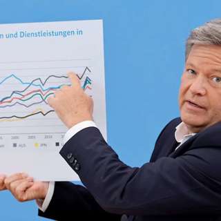 EasyJet Hit by Castlelake Takeover, Habeck Leads Urban Future, Germany Debates Abolishing Rente mit 63, Cologne Parade Pushes LGBTQ Rights, and more...