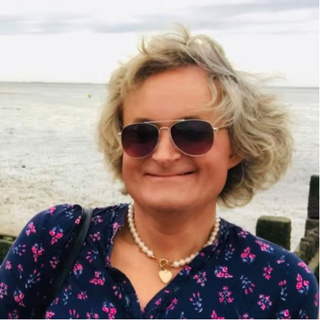 Ep-15 Julie Lowe, Plans to become UK's first Transgender MP, Mitzy the cat, Toilets & Screwdrivers