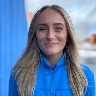 Paralympicsmedaljören Ebba Årsjös väg ur självhatet: Stolt över mitt ben