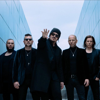 Kuuntele, millainen musiikki Aki Tykillä soi autossa