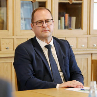 Ministrs: Pašvaldību vadītāji bez pielaides valsts noslēpumam darbu turpināt nevarēs