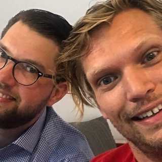 196: "Börjar morgonen med att läsa kvällstidningarna"