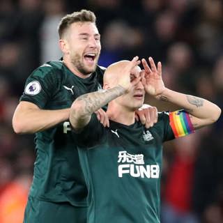 Sheff Utd 0-2 Newcastle: Toon VARmy seal victory thanks to quick-thinking Shelvey