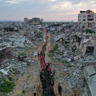 Rebuilding Gaza with Trump in Charge (with Dennis Ross, Karim Sadjadpour & Ahmed Fouad Alkhatib)