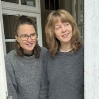 Lova och Lottie byter stadens stress till Dalslands stjärnhimmel