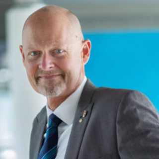 Bill Hansson samlade kadaver hemma på gräsmattan