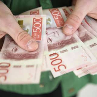 Snabblånebolag ger jättelån till skuldtyngda personer: ”Vinstgiriga”