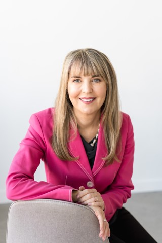 The Art of Self-Discovery: Navigating Life's Transitions Through Art Journaling with Susan Hensley