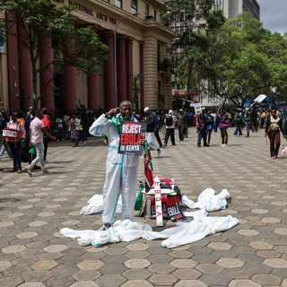 Ebola: Kenya denies hosting US aid workers