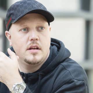 Artisten Sebastian Stakset: "Det behöver inte sluta dåligt bara för att det började dåligt"