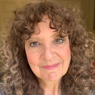 Gillian Whitney: Helps You Sell With Books