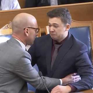 Hård mediekritik efter fel i Rittenhouse-bevakning, exotiskt Norrland i DN:s bildval och EU-regler för techjättar oroar medier