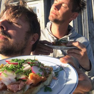 Macka 34: Laxkotlett med schalottenlök