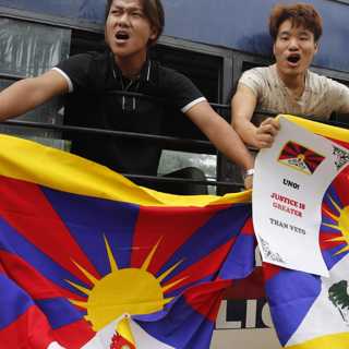 UR visar CCTV-dokumentär med Kinas propagandabudskap om Tibet, fällningen av Hästgården skakar om SR och tunn mediebevakning av Norden