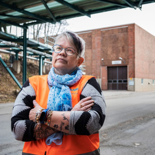 Halkade i pappersmaskinen – vaknade upp i blodbad: ”Det sa bara pang”