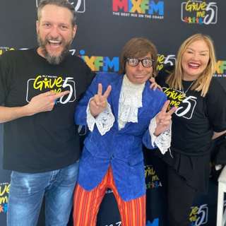 PODCAST: Austin Powers invites himself to the GIVE ME 5 LPE Caloundra Cup Ladies Lunch!