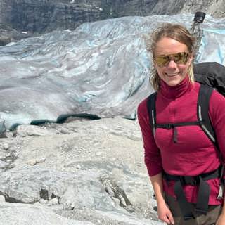 Naturreportaget: Glaciärforskarens vardag och turisternas äventyr