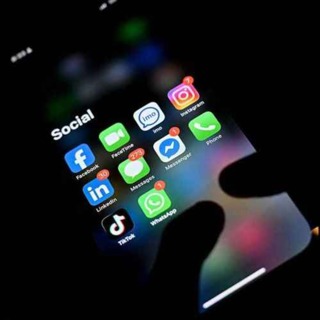 Reality Check: is Starmer right to ban social media for children?