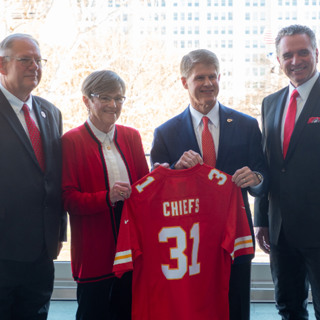 Breaking down the Chiefs deal, redistricting and other top Kansas stories from 2025
