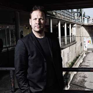 Invandrarfamiljer drabbas oftare av brott än infödda