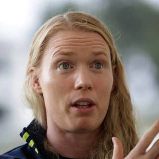 Hedvig Lindahl tog hjälp av Efva Attling inför bröllopsdagen