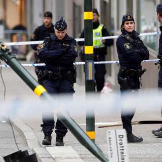 Terrorbevakningen utvärderad och besök i mellanmjölksmediernas land