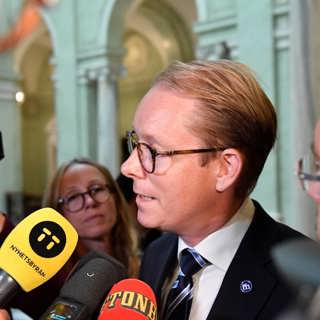Jagadii af hayeenka baarlamanka oo la isku hayst iyada oo labada xisbi ee ugu weyniba soo bandhigeen musharraxooda.
