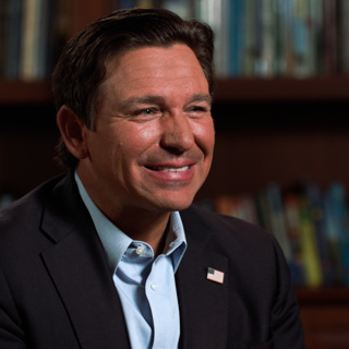 ean shorts & flip flops: Ron DeSantis on his first day at Yale | Trending Now