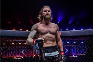 #217. Thomas Narmo: Profesjonell Hockeyspiller, MMA fighter og Bokser!