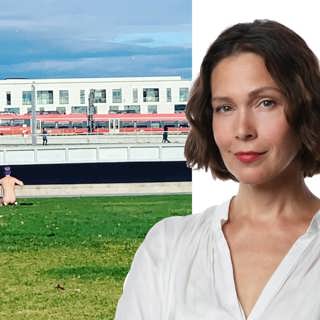 Nakenyoga utanför riksdagen: Caroline Salzinger, Berlin