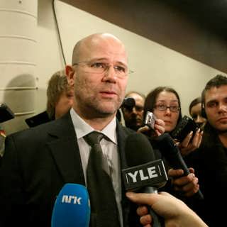 Tystnad hos våldsmonopolet och från guppande lakan till skamlös ritt