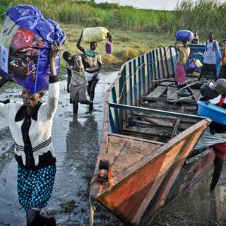 Våldet fortsätter och den humanitära krisen växer.