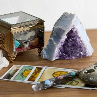 78. Channeling Past Lives and How to Manifest Through Tarot Ft. Kelly O’Hearn