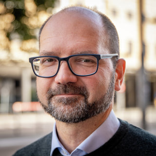 Er det religionsfrihet i Ukraina, hva tror de på, og hvordan hjelper norske kommuner Ukraina? Gjest: Alexander Tymczuyk