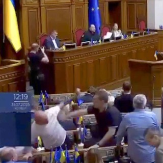 Ukrainian MPs brawl after Zelensky reverses anti-corruption law & Russia deploys rocket-powered drones