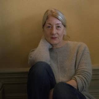 Lotta Tejle om 80-talsnostalgi, stallet – och hur röjsågen ger henne frid