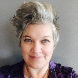 65. Jag var som en lök - och så skalar jag lager för lager. Ett samtal med Karin Leoson