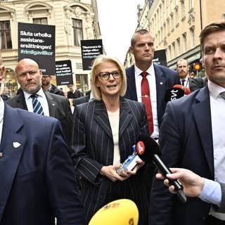 Siffertrixande budgetrapportering, Chattkontroll och Arbetarbladet flyttar hem till läsarna