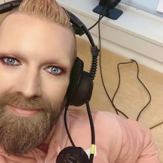 Rickard Söderberg tar dig med bakom scenen – av sitt liv