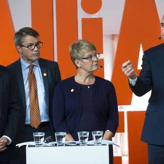Jan Björklund i skuggan av statsbärarna