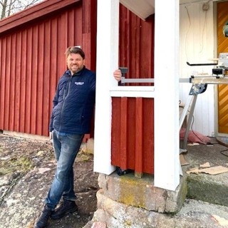 Hur är det att vara ny inflyttad i en by och att inte vara känd med någon.