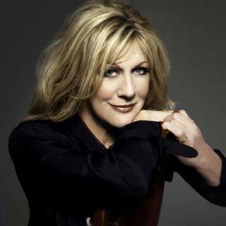 Caroline pays tribute to Renée Geyer