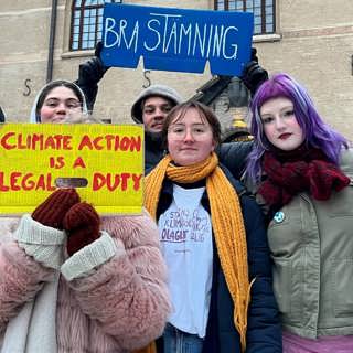 Unga stämmer staten igen för bristande klimatåtgärder