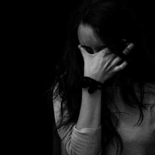 Lämna eller stanna kvar – Maria lever i en destruktiv relation