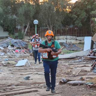 Rapportering i blodigt informationskrig, obekräftat avslöjande om Kurdiska räven-gripandet och journalistsafari på Södermalm