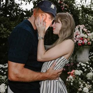 OMG! Taylor & Travis Engaged: The World Overreacts – August 26, 2025