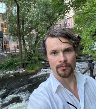 990: Nicklas Neuman och forskning, fotboll och nya bokprojekt