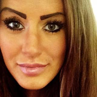 Sandra bor kvar – bredvid mobbarna  